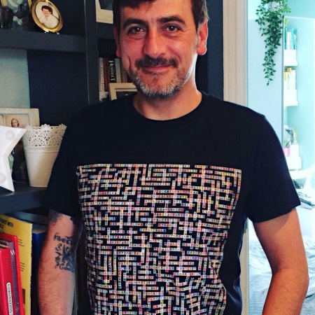 photo of chris gascoyne wearing manchester bands name-chains black t-shirt